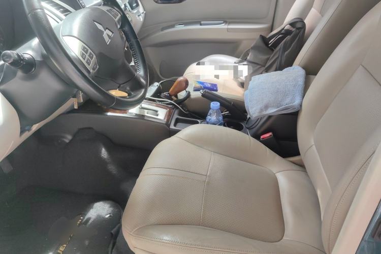 Used Mitsubishi Pajero Sport 2013 3.0L Automatic 4x4 Flagship Edition Left Front Seat