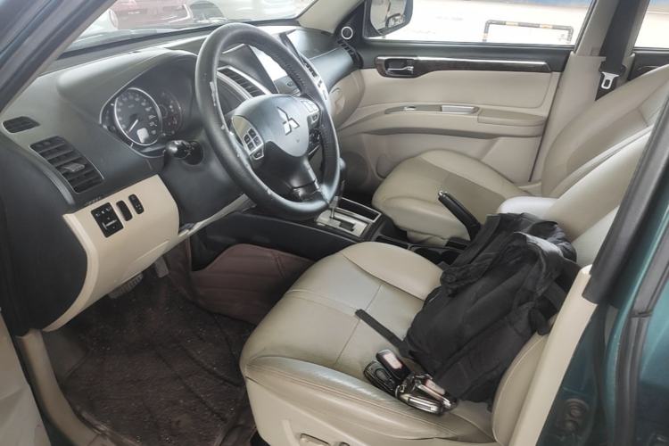 Used Mitsubishi Pajero Sport 2013 3.0L Automatic Two-Wheel Drive Luxury Edition Left Front Seat