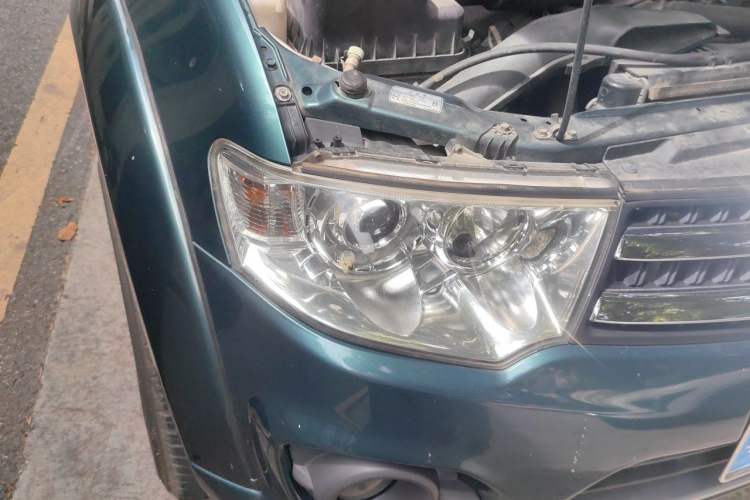Used Mitsubishi Pajero Sport 2013 3.0L Automatic 4x4 Flagship Edition Right Front Headlight