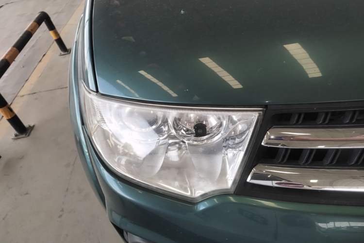 Used Mitsubishi Pajero Sport 2013 3.0L Automatic Two-Wheel Drive Luxury Edition Right Front Headlight