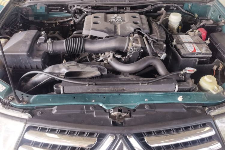 Used Mitsubishi Pajero Sport 2013 3.0L Automatic Two-Wheel Drive Luxury Edition Engine Bay