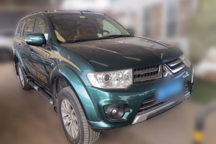 Used Mitsubishi Pajero Sport 2013 3.0L Automatic Two-Wheel Drive Luxury Edition Front Right 45 Deg
