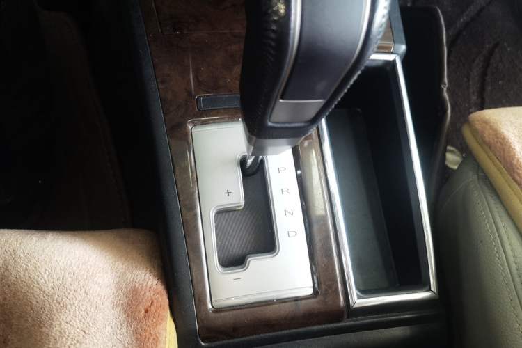 Used Mitsubishi Pajero Sport 2013 3.0L Automatic Two-Wheel Drive Luxury Edition Gear Lever