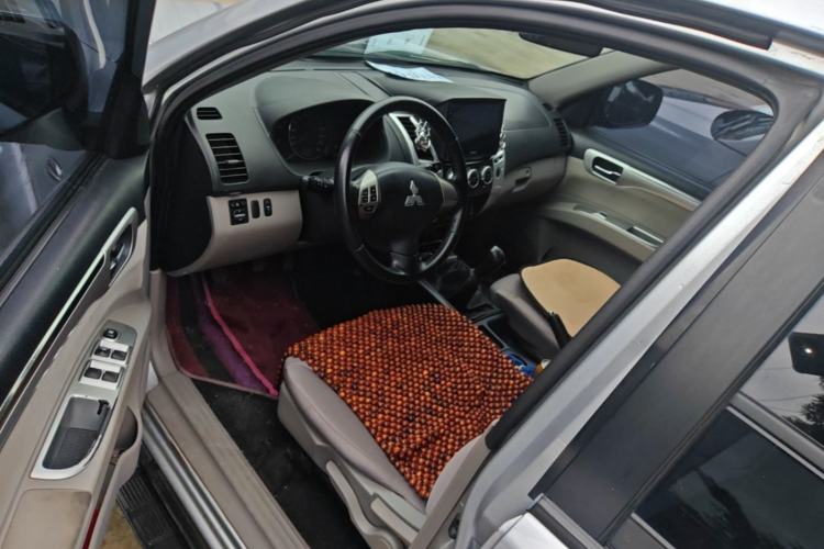 Used Mitsubishi Pajero Sport 2013 2.4L Manual Two-Wheel Drive Comfort Edition Driver Seat