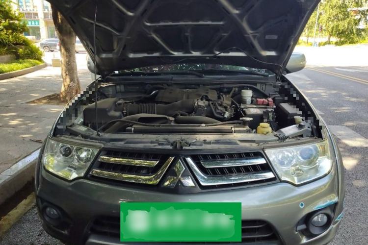 Used Mitsubishi Pajero Sport 2013 3.0L Automatic Two-Wheel Drive Luxury Edition Engine Bay
