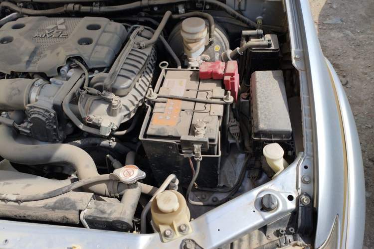 Used Mitsubishi Pajero Sport 2013 3.0L Automatic Two-Wheel Drive Luxury Edition Engine Bay Left