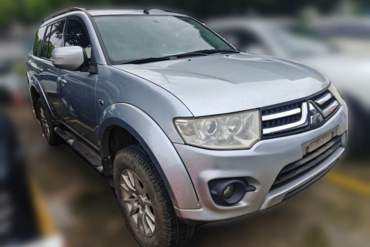 Used Mitsubishi Pajero Sport 2013 2.4L Manual Two-Wheel Drive Comfort Edition Front Right 45 Deg