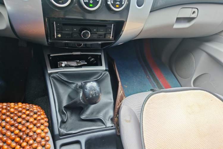 Used Mitsubishi Pajero Sport 2013 2.4L Manual Two-Wheel Drive Comfort Edition Gear Lever