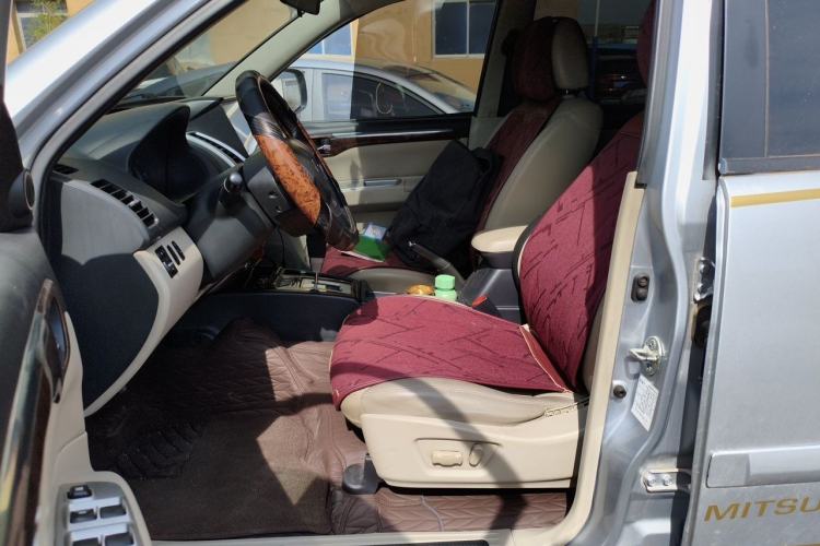 Used Mitsubishi Pajero Sport 2013 3.0L Automatic Two-Wheel Drive Luxury Edition Left Front Seat