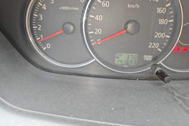 Used Mitsubishi Pajero Sport 2013 2.4L Manual Two-Wheel Drive Comfort Edition Odometer Close Up