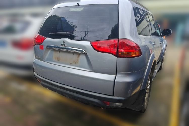 Used Mitsubishi Pajero Sport 2013 2.4L Manual Two-Wheel Drive Comfort Edition Rear Right 45 Deg