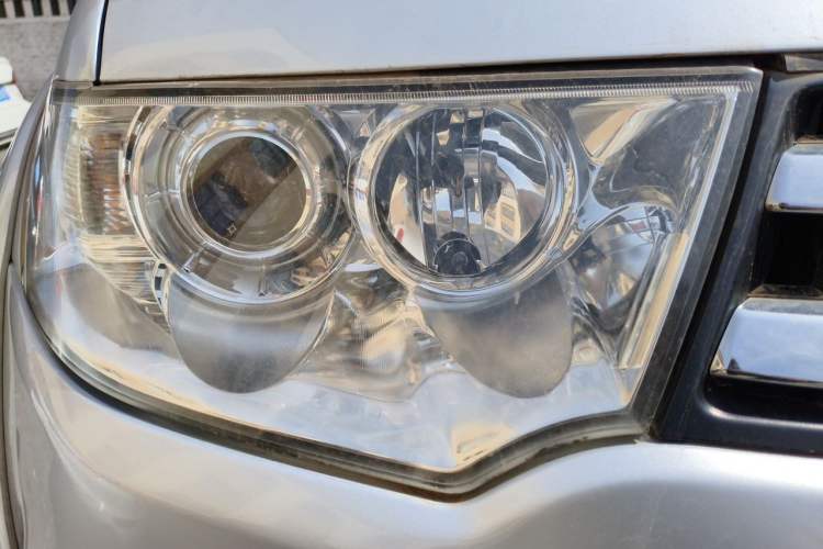 Used Mitsubishi Pajero Sport 2013 3.0L Automatic Two-Wheel Drive Luxury Edition Right Front Headlight