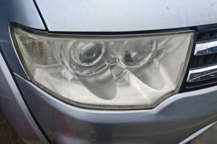 Used Mitsubishi Pajero Sport 2013 2.4L Manual Two-Wheel Drive Comfort Edition Right Front Headlight