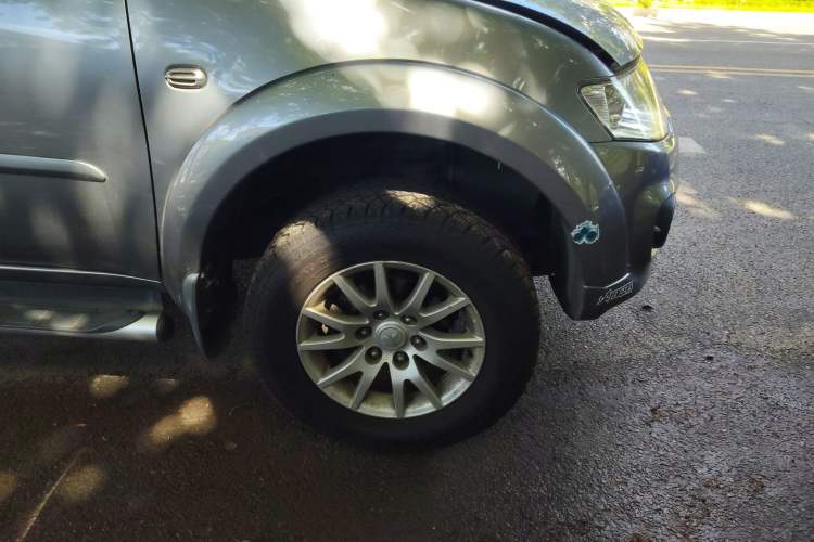 Used Mitsubishi Pajero Sport 2013 3.0L Automatic Two-Wheel Drive Luxury Edition Right Front Wheel Hub