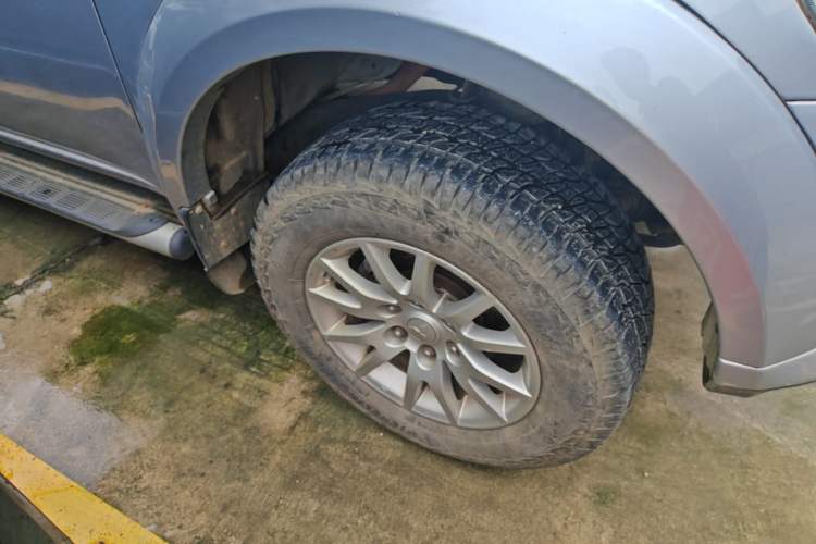 Used Mitsubishi Pajero Sport 2013 2.4L Manual Two-Wheel Drive Comfort Edition Right Front Wheel Hub