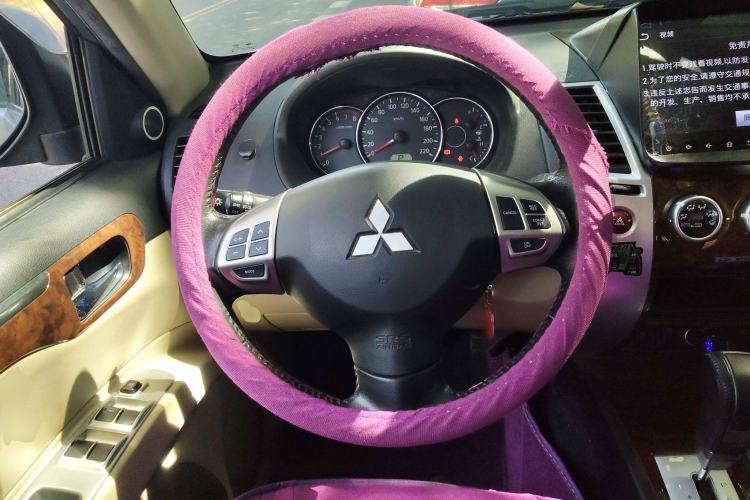 Used Mitsubishi Pajero Sport 2013 3.0L Automatic Two-Wheel Drive Luxury Edition Steering Wheel