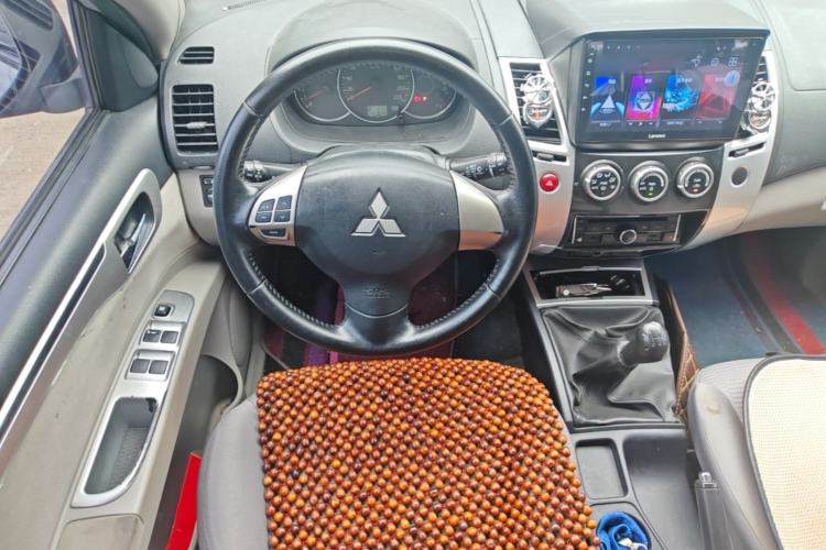 Used Mitsubishi Pajero Sport 2013 2.4L Manual Two-Wheel Drive Comfort Edition Steering Wheel