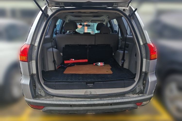 Used Mitsubishi Pajero Sport 2013 2.4L Manual Two-Wheel Drive Comfort Edition Trunk