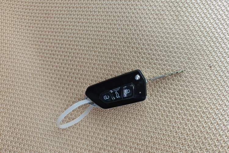 Used Mitsubishi Pajero Sport 2013 2.4L Manual Two-Wheel Drive Comfort Edition Vehicle Key