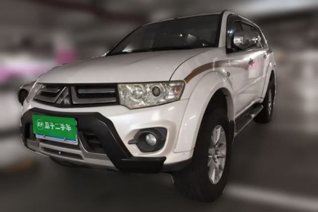 Ojetý Mitsubishi Pajero Sport 2013 3.0L Automatic 4x4 Flagship Edition