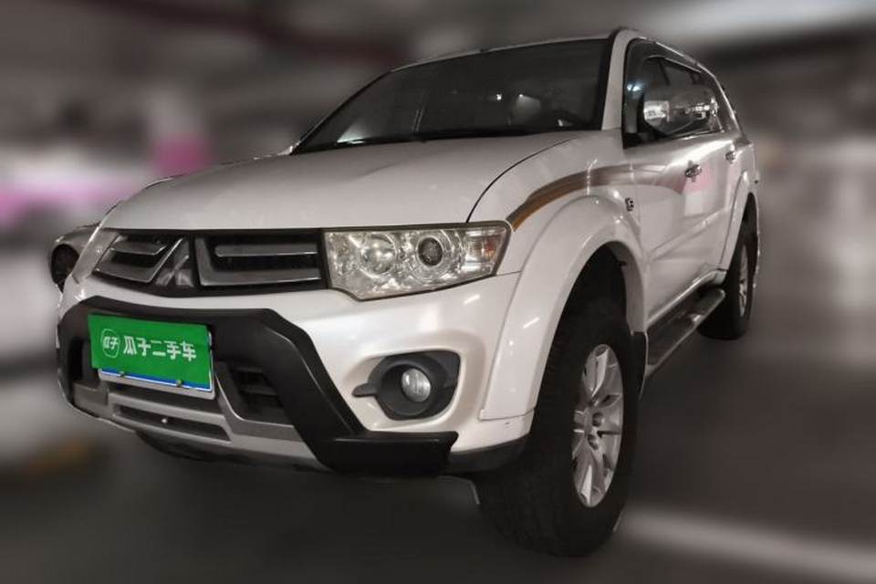 Mitsubishi Pajero Sport 2013