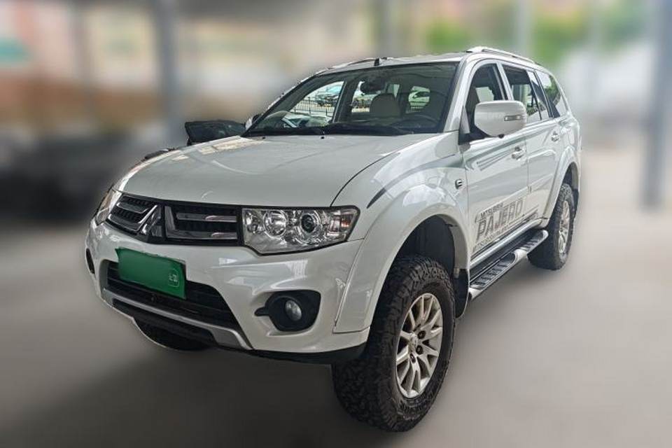 Mitsubishi Pajero Sport 2013