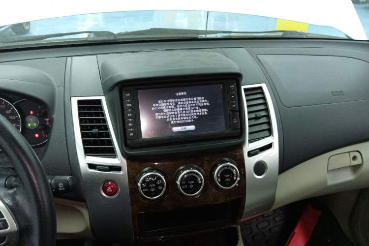 Used Mitsubishi Pajero Sport 2013 3.0L Automatic 4x4 Flagship Edition Audio And AC Panel