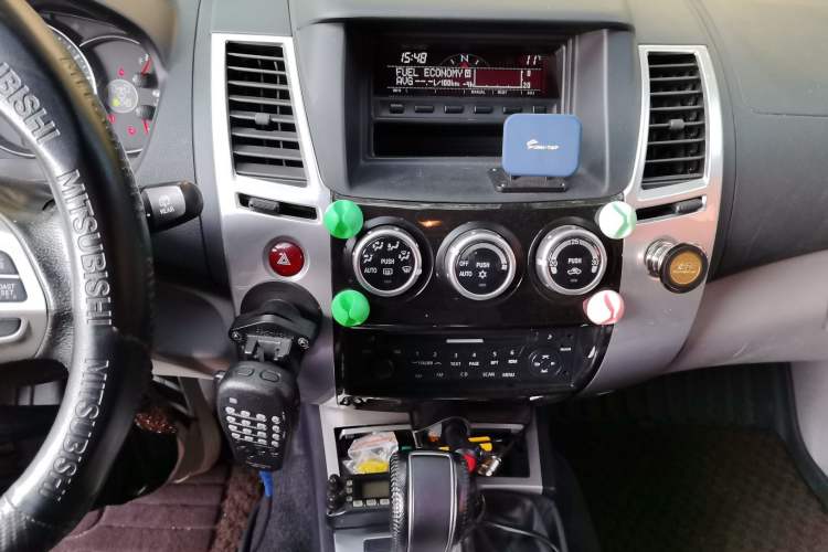 Used Mitsubishi Pajero Sport 2013 3.0L Automatic 4x4 Executive Edition Audio And AC Panel