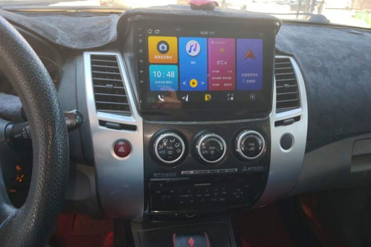 Used Mitsubishi Pajero Sport 2013 3.0L Automatic 4x4 Executive Edition Audio And AC Panel