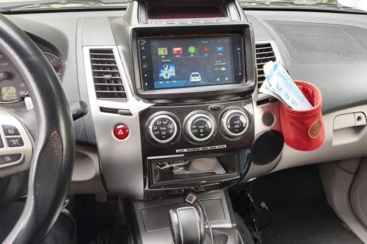 Used Mitsubishi Pajero Sport 2013 3.0L Automatic 4x4 Executive Edition Audio And AC Panel