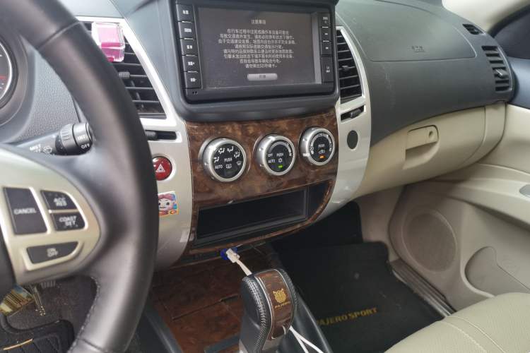 Used Mitsubishi Pajero Sport 2013 3.0L Automatic 4x4 Flagship Edition Audio And AC Panel