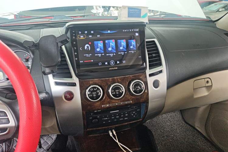 Used Mitsubishi Pajero Sport 2013 3.0L Automatic Two-Wheel Drive Luxury Edition Audio And AC Panel