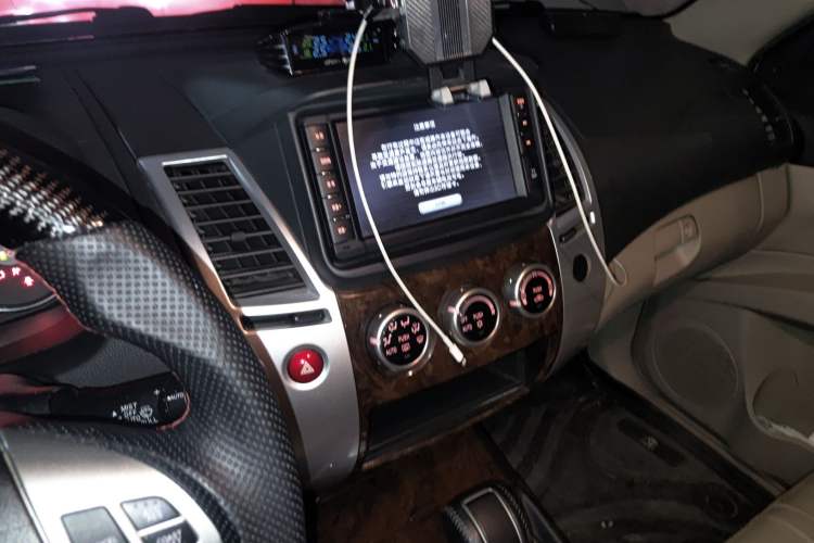 Used Mitsubishi Pajero Sport 2013 3.0L Automatic 4x4 Flagship Edition Audio And AC Panel