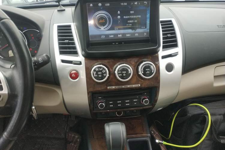 Used Mitsubishi Pajero Sport 2013 3.0L Automatic Two-Wheel Drive Luxury Edition Audio And AC Panel