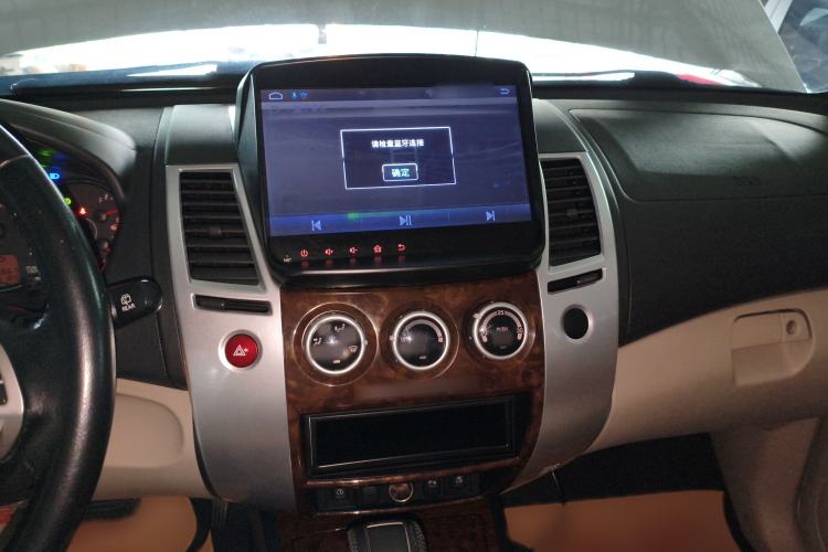 Used Mitsubishi Pajero Sport 2013 3.0L Automatic Two-Wheel Drive Luxury Edition Audio And AC Panel