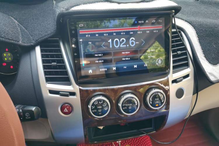 Used Mitsubishi Pajero Sport 2013 3.0L Automatic 4x4 Flagship Edition Audio And AC Panel