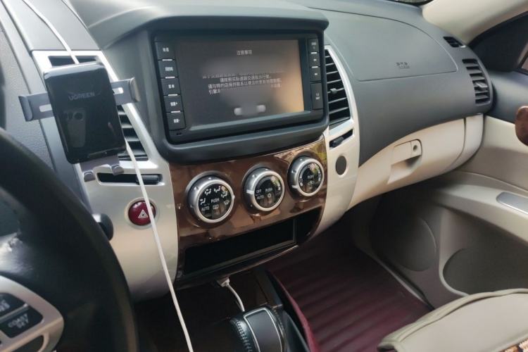 Used Mitsubishi Pajero Sport 2013 3.0L Automatic 4x4 Flagship Edition Audio And AC Panel