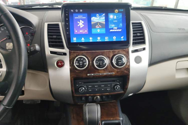 Used Mitsubishi Pajero Sport 2013 3.0L Automatic Two-Wheel Drive Luxury Edition Audio And AC Panel