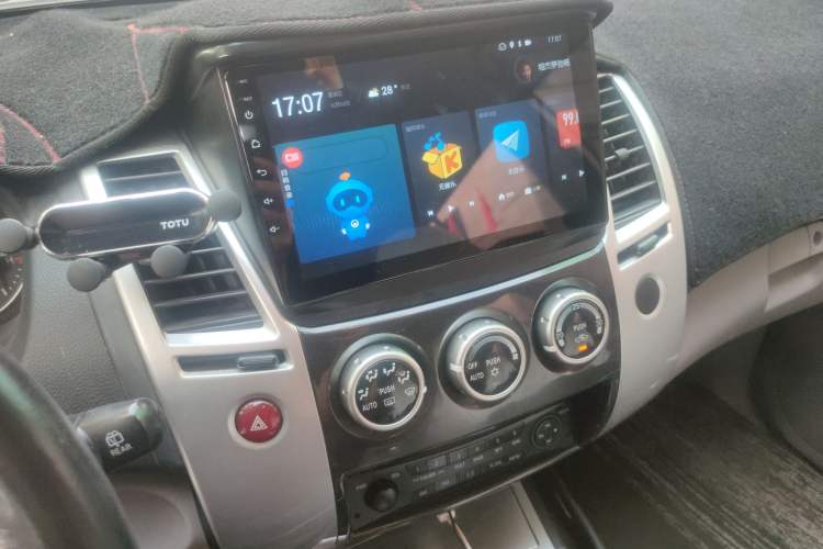 Used Mitsubishi Pajero Sport 2013 2.4L Manual Two-Wheel Drive Comfort Edition Audio And AC Panel