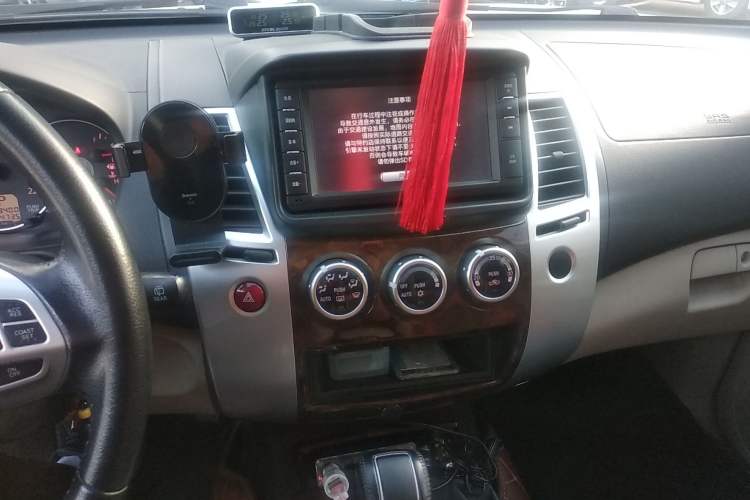 Used Mitsubishi Pajero Sport 2013 3.0L Automatic 4x4 Flagship Edition Audio And AC Panel