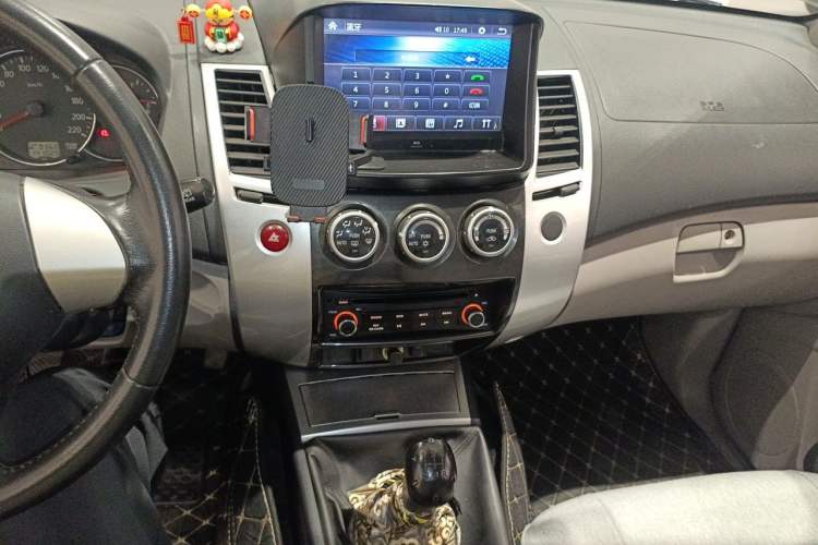 Used Mitsubishi Pajero Sport 2013 2.4L Manual Two-Wheel Drive Comfort Edition Audio And AC Panel