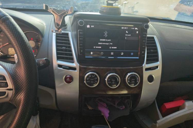 Used Mitsubishi Pajero Sport 2013 3.0L Automatic 4x4 Flagship Edition Audio And AC Panel