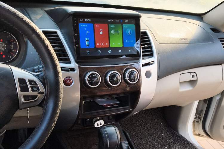 Used Mitsubishi Pajero Sport 2013 3.0L Automatic 4x4 Flagship Edition Audio And AC Panel