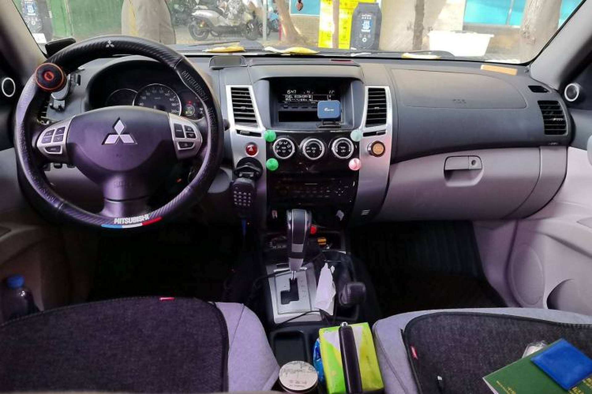 Used Mitsubishi Pajero Sport 2013 3.0L Automatic 4x4 Executive Edition Center Console