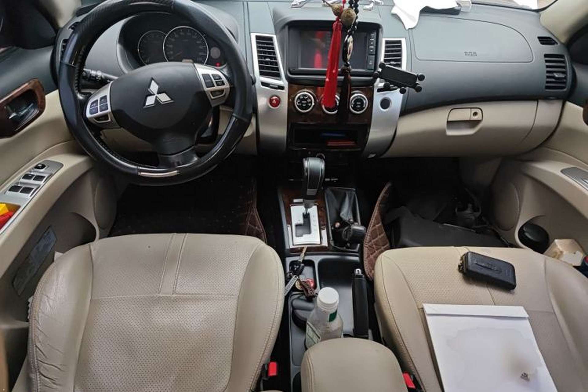 Used Mitsubishi Pajero Sport 2013 3.0L Automatic 4x4 Flagship Edition Center Console