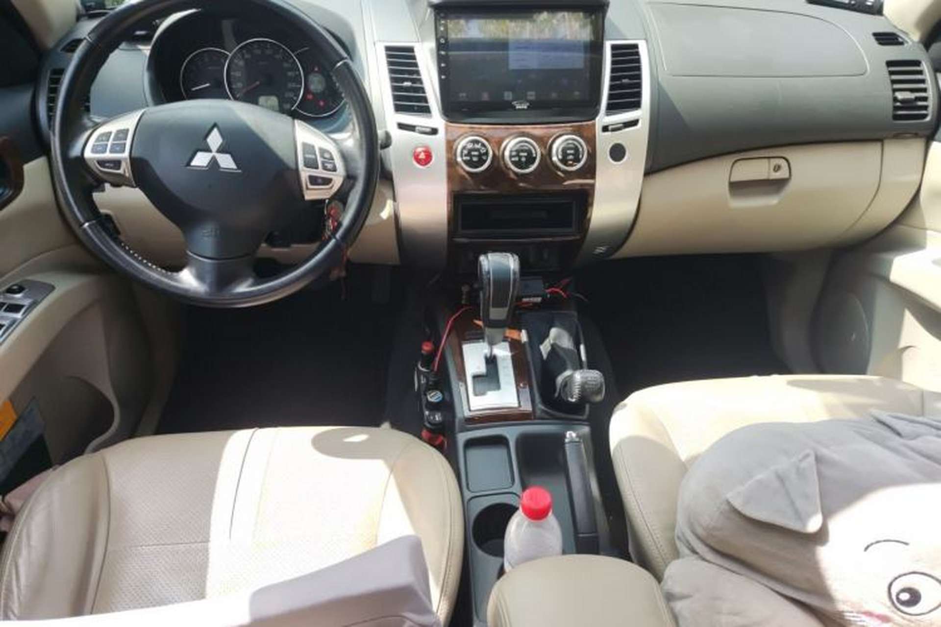 Used Mitsubishi Pajero Sport 2013 3.0L Automatic 4x4 Flagship Edition Center Console
