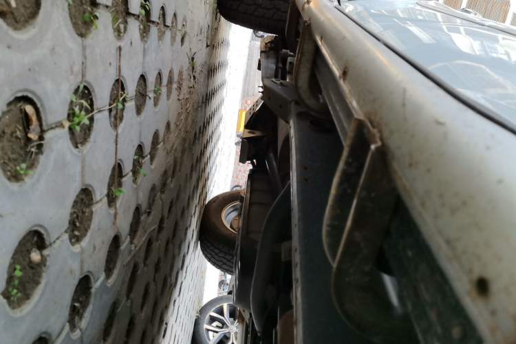 Used Mitsubishi Pajero Sport 2013 3.0L Automatic 4x4 Executive Edition Chassis Front Right