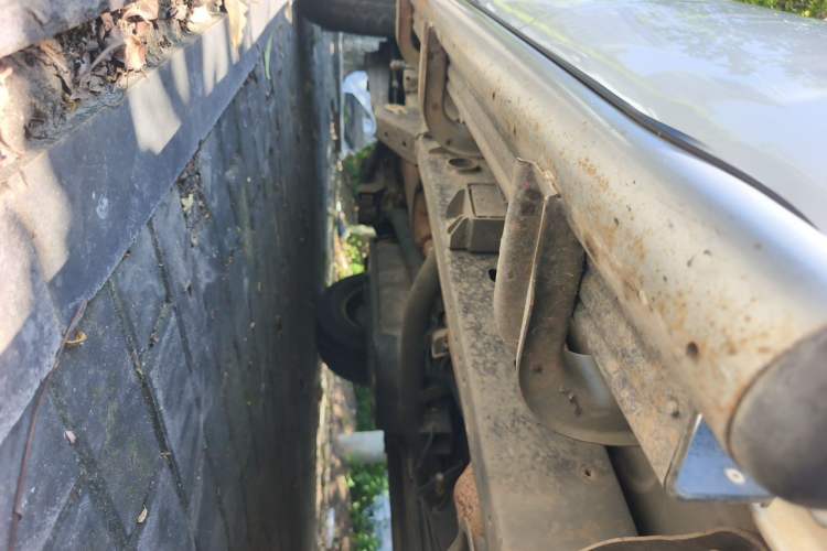 Used Mitsubishi Pajero Sport 2013 2.4L Manual Two-Wheel Drive Comfort Edition Chassis Front Right