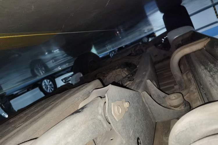 Used Mitsubishi Pajero Sport 2013 3.0L Automatic 4x4 Executive Edition Chassis Rear Left