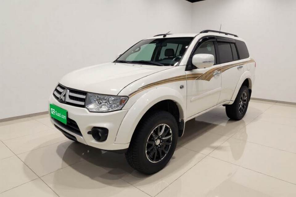 Mitsubishi Pajero Sport 2013